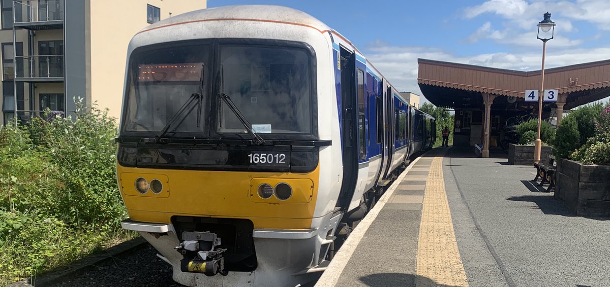 PlatformEdge1's tweet image. 165012 standing at Leamington Spa for Stratford Upon Avon #Class165