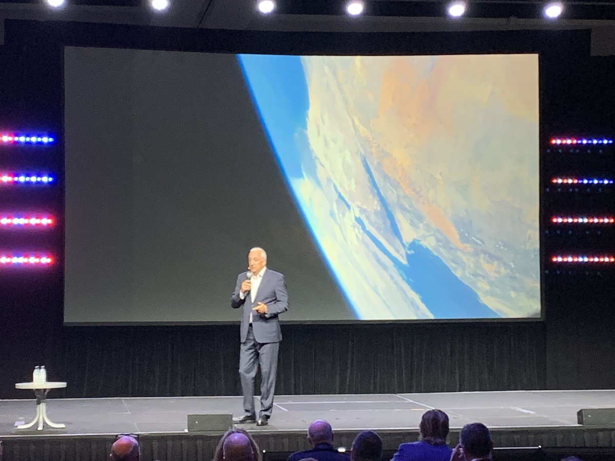I had a blast speaking to the very impressive audience at the North America Dassault Systemes #3DEXPERIENCE Forum! I enjoyed speaking about sustainability, perseverance, and virtual twin design and training - thanks for having me <a href="/3DSNorthAmerica/">Dassault Systèmes NA</a>! <a href="/EpicKeynotes/">Epic Keynotes</a>