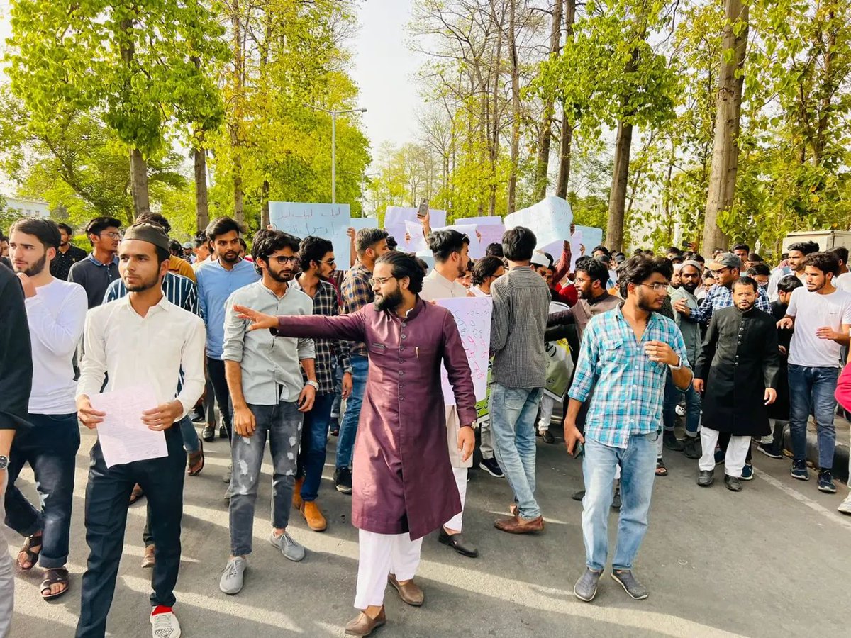 khanshehwan's tweet photo. बीजेपी की ये झूठी कार्यवाही हमें बिल्कुल भी कुबूल नहीं , हमारी सरकार से यही डिमांड है की नुपुर शर्मा जैसे अराजक तत्व पर कठोर से कठोर कानूनी कार्रवाई की जाए। अपने नबी के लिए ये कौम हर कुरबानी के लिए तैयार है। https://t.co/ClcJCCMI8O