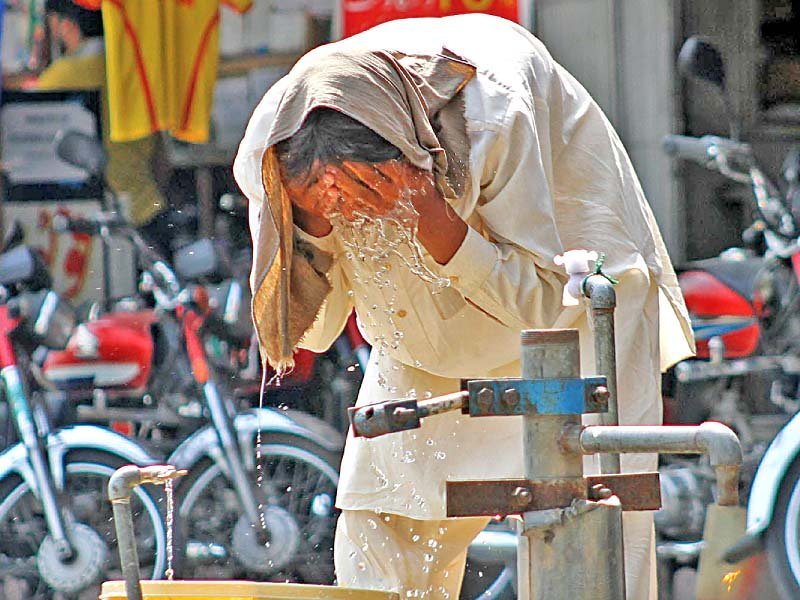 jasimali1177's tweet photo. It's really hot weather in Pakistan. I wanted to share a moment with you guys, how being a normal Pakistani is like. Hope you you guys could relate :)
#ilovepakistan #pakistanisbeautiful https://t.co/T8svqJhzBf