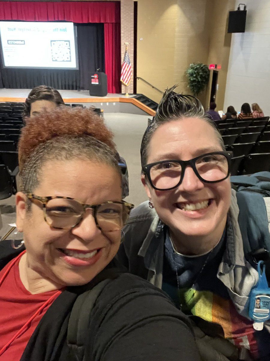 tech4msbritt's tweet photo. always happy to see my absolute fave, @apsitjen , at any #edtech conference @APSInstructTech #CobbInTech #CobbInTechConf #PBSAInstructTech #TechWithPurpose https://t.co/L1hioQQiXa
