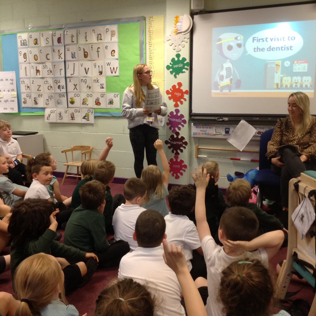 springwoodyear1's tweet photo. Today we had a visit from some students from The University of Liverpool who are training to be dentists! 😁 They taught us how to properly look after our teeth, and what to expect when we visit the dentist. Thank you @thetoothbuds https://t.co/ry5H6TGhjk