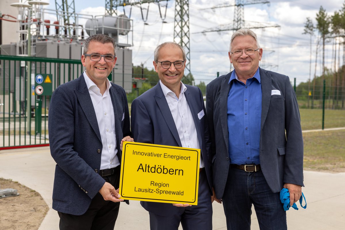 50Hertzcom's tweet image. Die Lausitz bleibt Region mit #Energie-Zukunft. Weiterer Baustein ist die Inbetriebnahme des #50Hertz-Umspannwerkes in Altdöbern &amp;amp; 110kV-Anschlussleitung von #Mitnetz. Beides ermöglicht weiteren Ausbau von EE-Anlagen u. schafft #Versorgungssicherheit. 👉 50hertz.com/de/News/Detail…