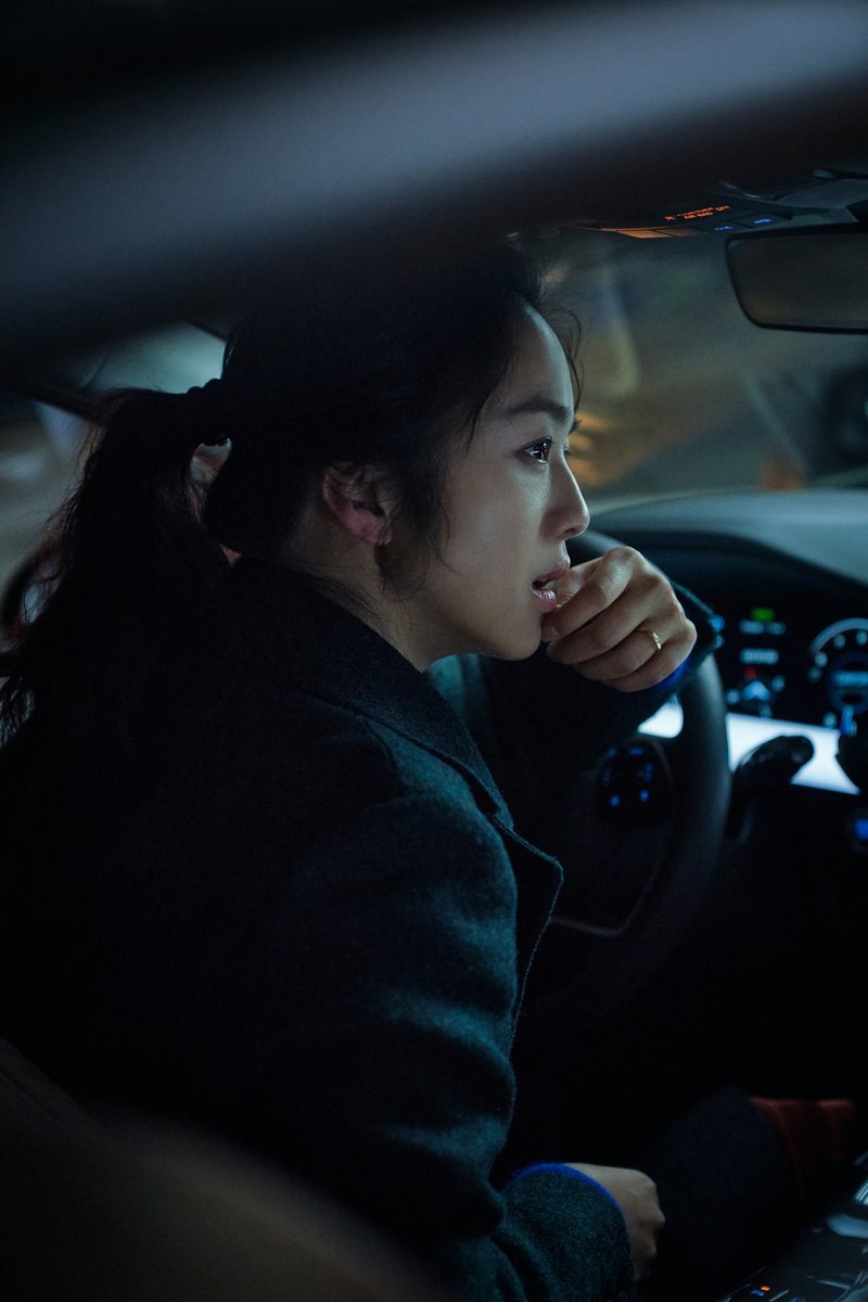 CJENMMOVIE's tweet photo. 눈빛만 봐도 불꽃 튀는 시너지✨ 스틸마저 강렬한 <#헤어질결심>
6월 29일 국내 관객 저격할 결심 완료🔫

#제75회_칸영화제_감독상 #박찬욱감독
#탕웨이 #박해일 #DecisionToLeave #6월29일개봉 https://t.co/JPBIgBCSCq