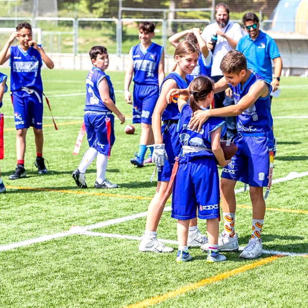 🏈 ¡Además felicitar a todos los clubes participantes y a todos su grandes jugadores! ¡El futuro del football madrileño!

⬇️ ¡Y la clasificación completa quedó así! ⬇️

🥇<a href="/camioneroscosla/">Camioneros de Coslada</a>
🥈 <a href="/ososrivas/">Osos Rivas Football</a>
🥉 <a href="/RoyOaksKnights/">The Royal Oaks Knights</a>
4️⃣ <a href="/WildcatsFA/">Wildcats</a>
5️⃣ <a href="/BlackDemonsFA/">LG OLED Black Demons</a>

📸 José Ramón Gómez