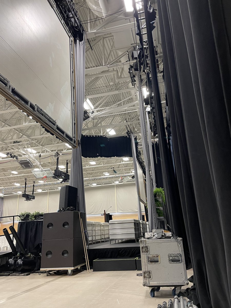 Behind the scenes setup of <a href="/CentennialEDU/">Centennial College</a>’s convocation 2022. T-minus one day. 🙌

#CentennialGrad #sneakpeak