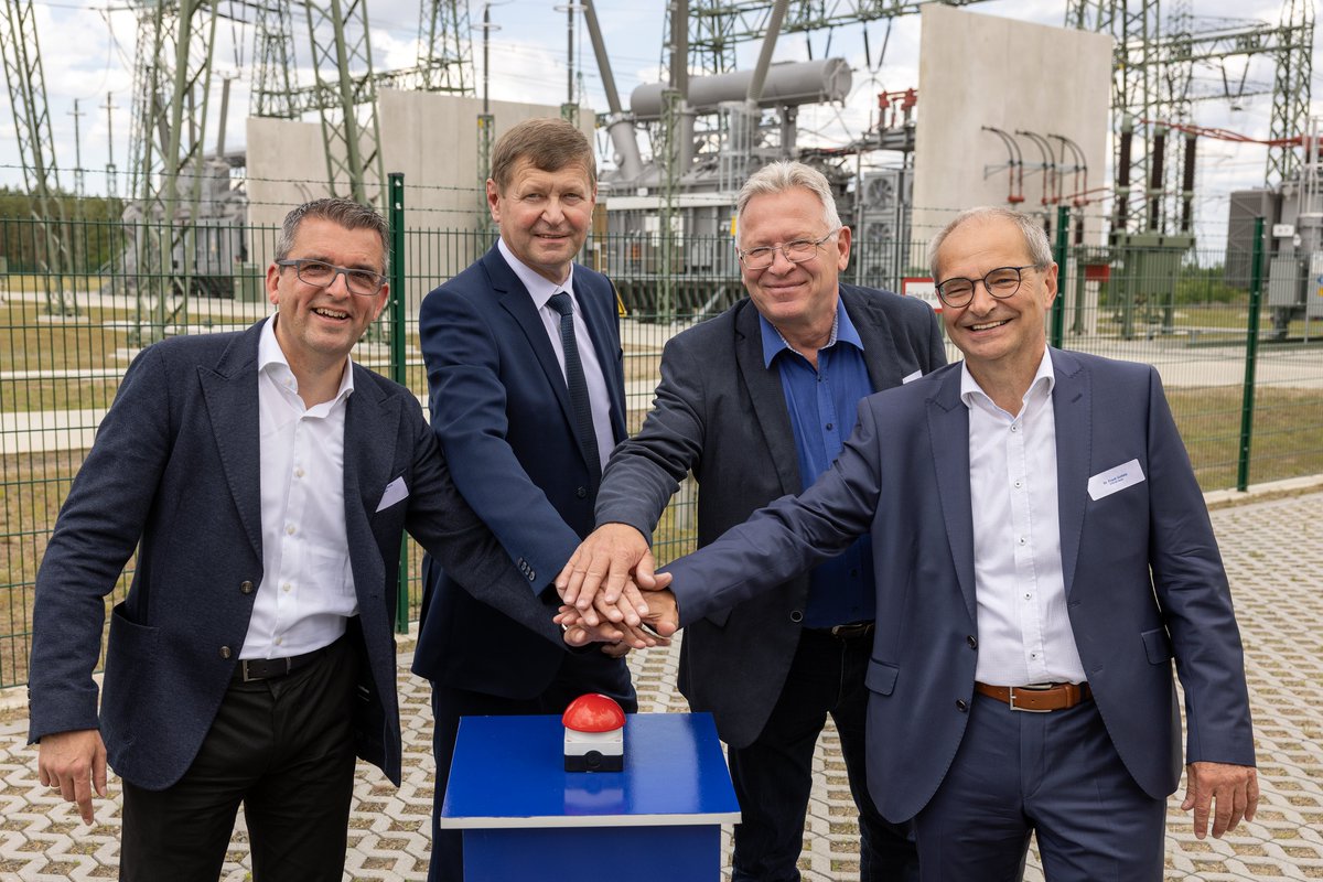 50Hertzcom's tweet photo. Lusatia remains a region with an #energy-future. Another building block is the commissioning of the #50Hertz substation in Altdöbern &amp; 110kV connection line from #Mitnetz. Both enable the further expansion of RE plants and create security of supply. 👉 https://t.co/KfLVayVnBC https://t.co/EM6MsOPWvd