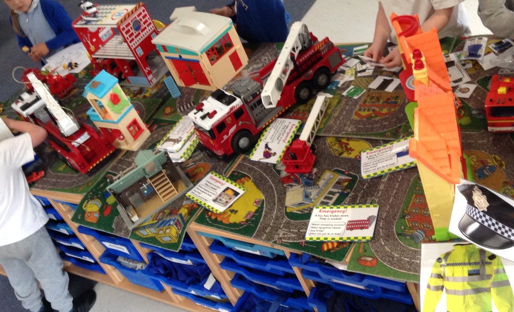 latimerprimary's tweet image. We have learnt so much recently about playing together, caring and sharing, listening and responding to each other.  Super work all! #EYFSPSED #EYFSCL #EYFSEAD building and constructing, being imaginative.