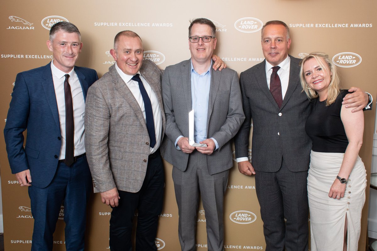 LearCorporation's tweet photo. Our Seating team in Redditch, UK, received a 2022 Silver Supplier Excellence Award from Jaguar Land Rover, recognizing the team’s outstanding job supplying six new seat types for the new Range Rover. Great work, team! 👏 #OneLear @JLR_News https://t.co/HcmEoo4z6i