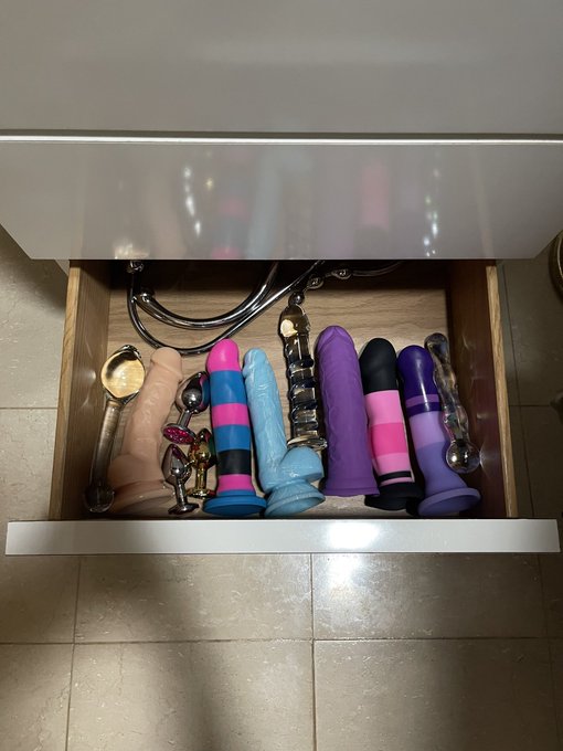 When my housekeeper goes to put away my panties and finds this instead https://t.co/rELnROrzv2