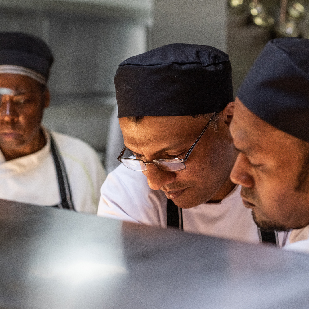 Last month, Gathered Table specialist and chef-founder of the Kricket Indian restaurants in London, Will Bowlby joined our team in a client lunch takeover. It was an excellent opportunity for the @VacherinLondon team to cook alongside an inspirational and adored chef. 👨‍🍳