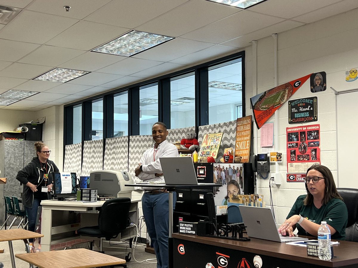 tech4msbritt's tweet photo. session 1: (i)nnovative plcs - there is an โiโ in team w/ @DarrenClayEDU , @Stephsteph83 & @MrsHCox at #CobbInTechConf #CobbInTech #PBSAInstructTech #TechWithPurpose https://t.co/bxlCAVuKJ2