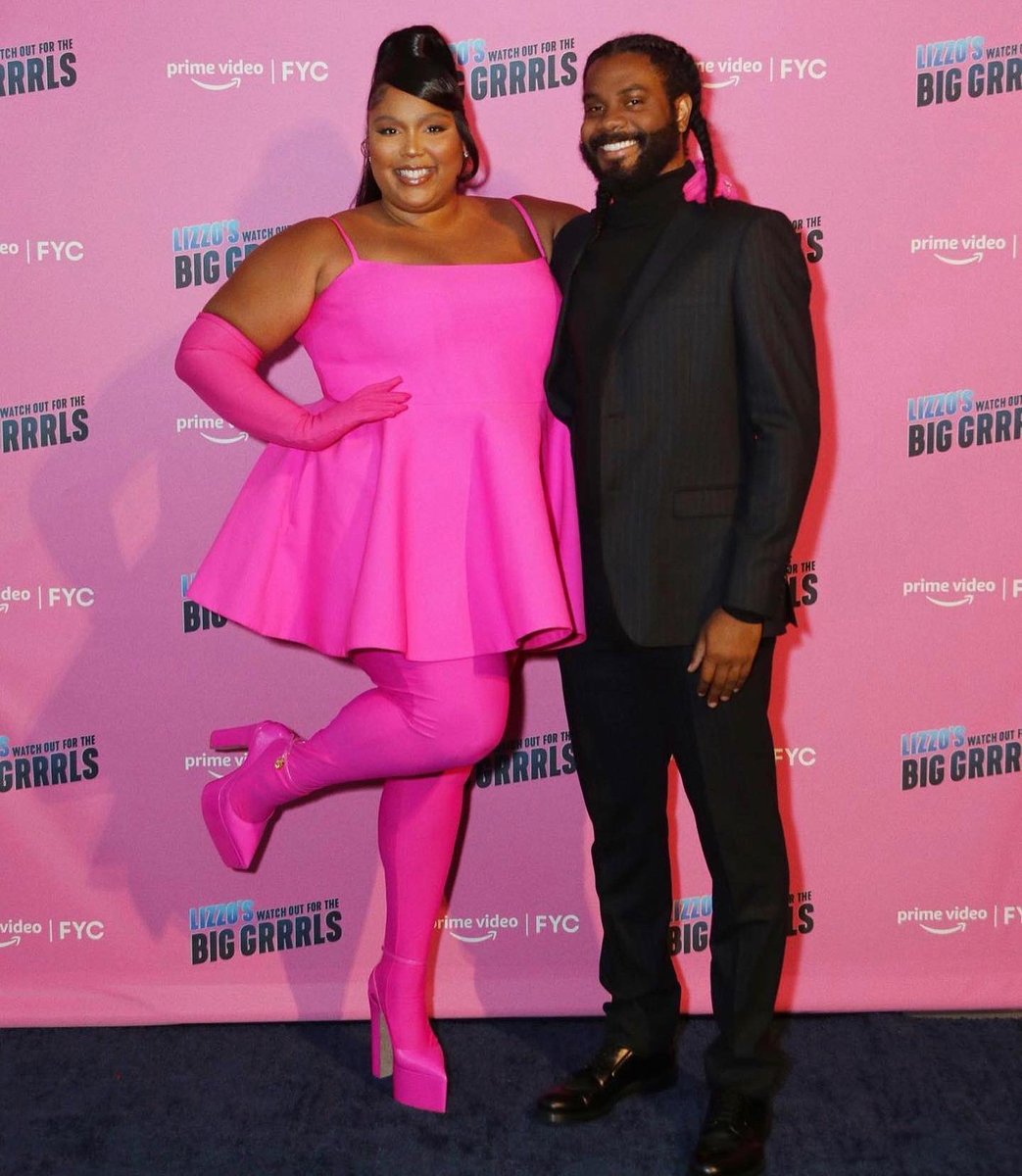 mefeater's tweet photo. Lizzo and her boyfriend Myke Wright look adorable as they make their red carpet debut 💕 https://t.co/NepmiW0eXF