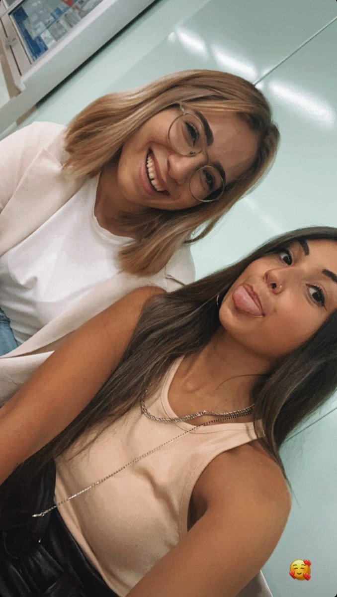 alt_andrea's tweet photo. @maaariamoral Y yo feliz de compartir otro primer día contigo 🖤🖤 https://t.co/midCWKEVIK