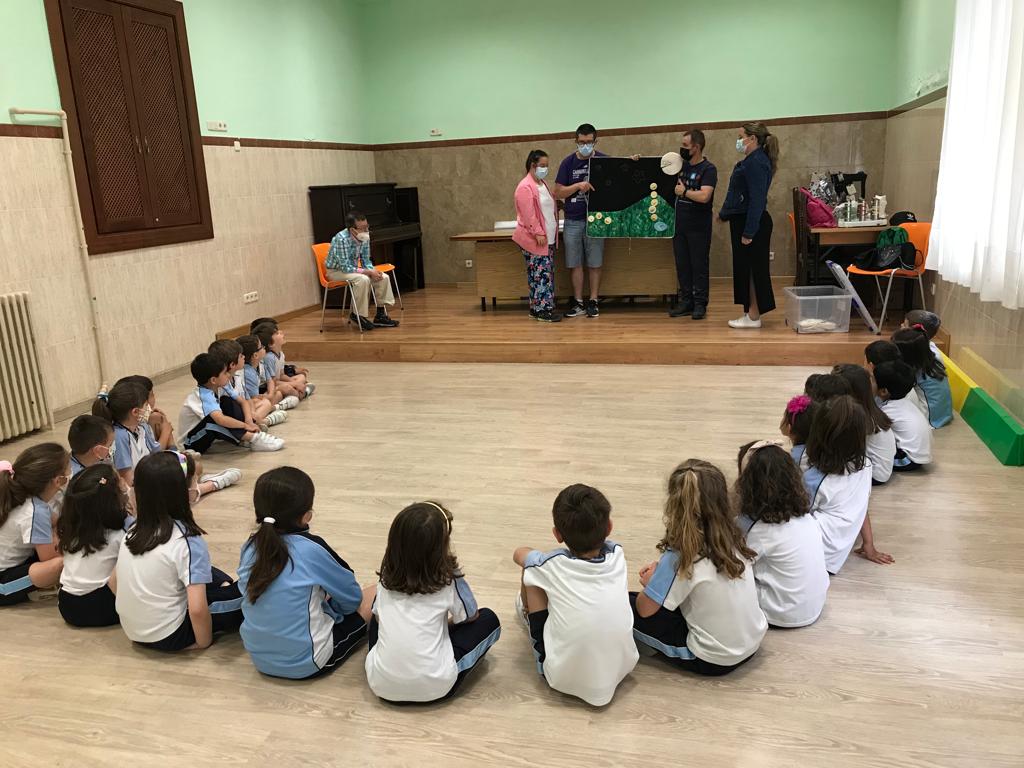 MilagrosaNieves's tweet photo. Educación Infantil ha tenido un taller muy especial, “TE CUENTO UN CUENTO”, de la mano de Fundabem Ávila, han pasado una mañana maravillosa. Gracias por trabajar por un mundo mejor. #igualdad #fundabem #cuentacuentos #educacioninfantil #educaciónporlaigualdad #colegioshhcc https://t.co/waPB78Q0tQ