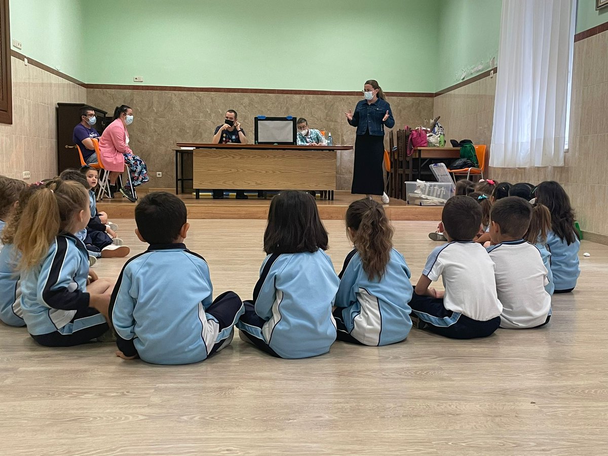 MilagrosaNieves's tweet photo. Educación Infantil ha tenido un taller muy especial, “TE CUENTO UN CUENTO”, de la mano de Fundabem Ávila, han pasado una mañana maravillosa. Gracias por trabajar por un mundo mejor. #igualdad #fundabem #cuentacuentos #educacioninfantil #educaciónporlaigualdad #colegioshhcc https://t.co/waPB78Q0tQ