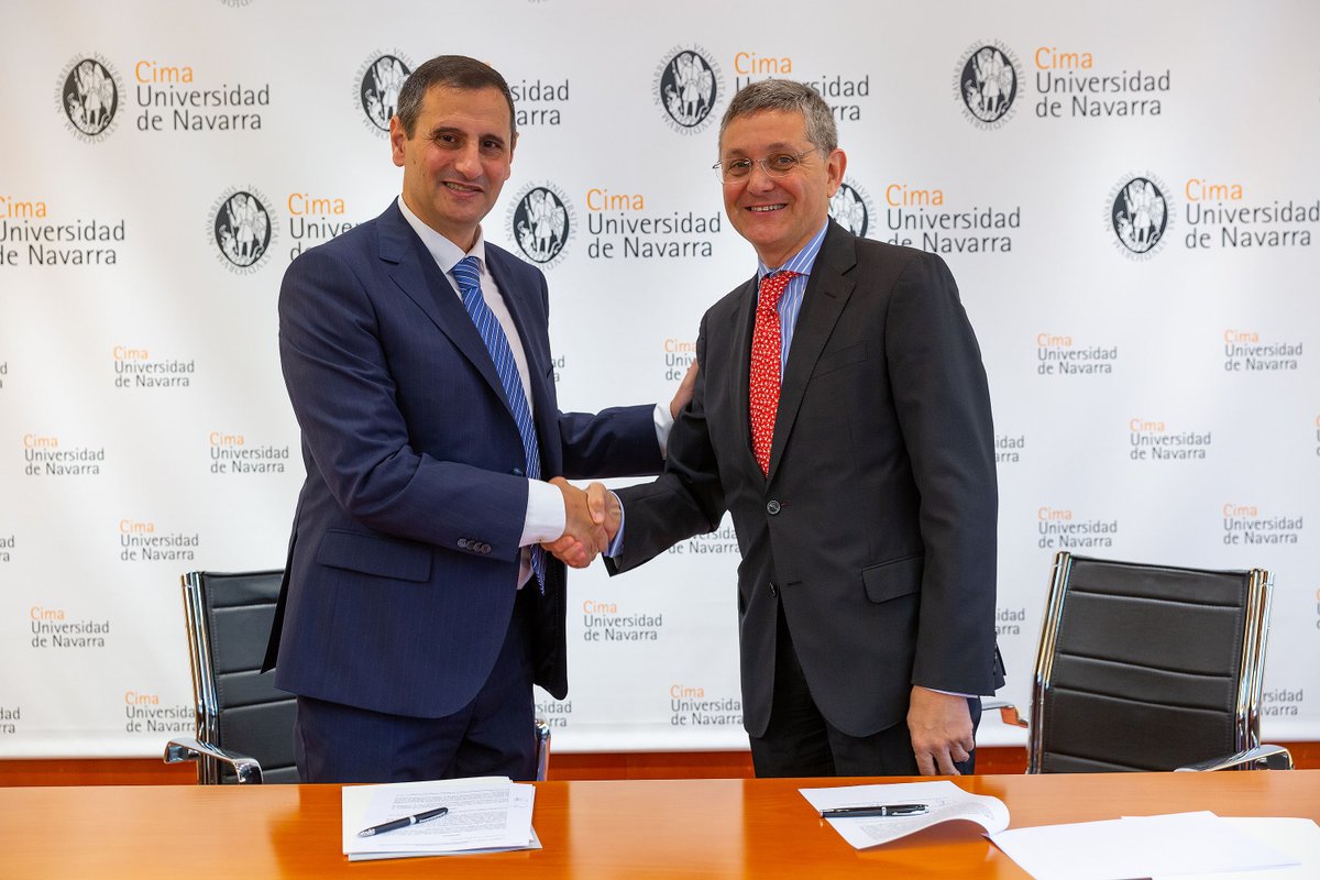 CIMA_unav's tweet photo. 📸Hoy hemos firmado un convenio con @LABORALkutxa  para impulsar la investigación en cáncer de pulmón. Muchas gracias por ayudarnos a avanzar en el #diagnósticoprecoz de esta enfermedad #InvestigarParaCurar
https://t.co/GMNkC5N0tA https://t.co/oYeI7eD6Om