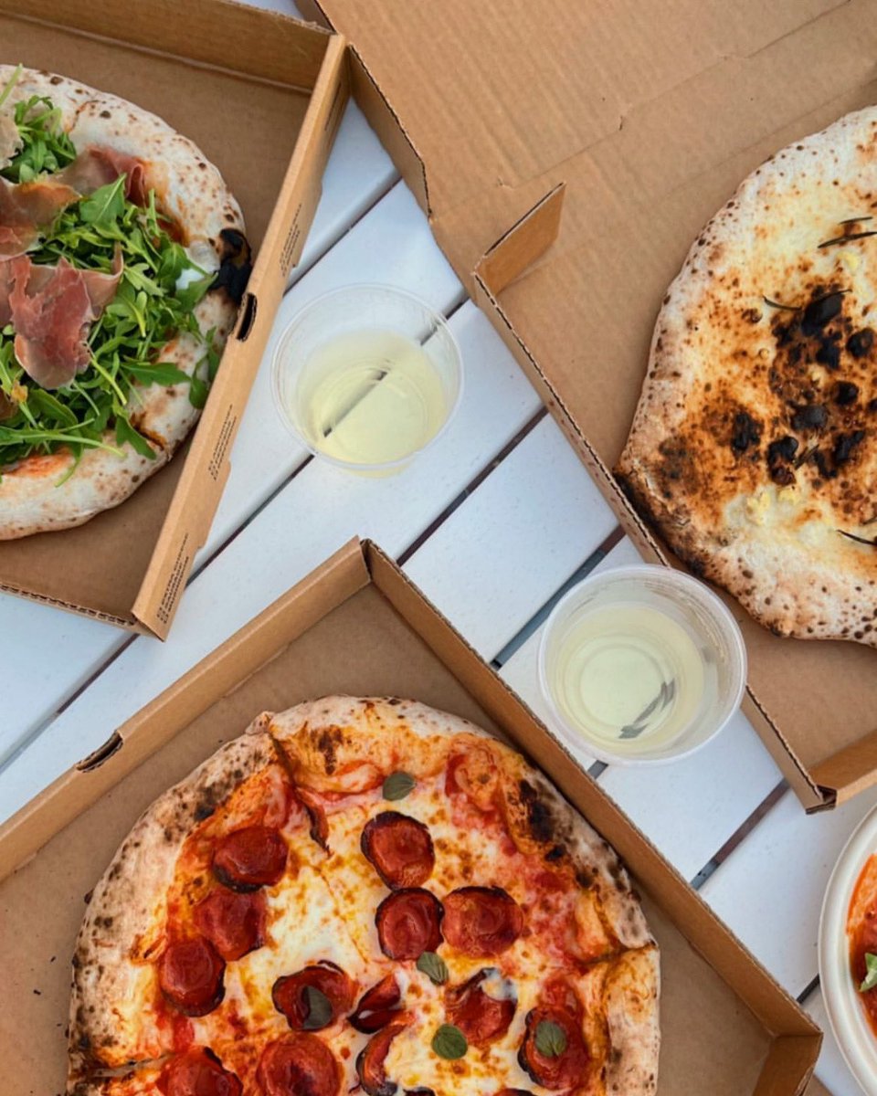 Getting over the midweek hump with 🍕&amp; 🍷. 🤌