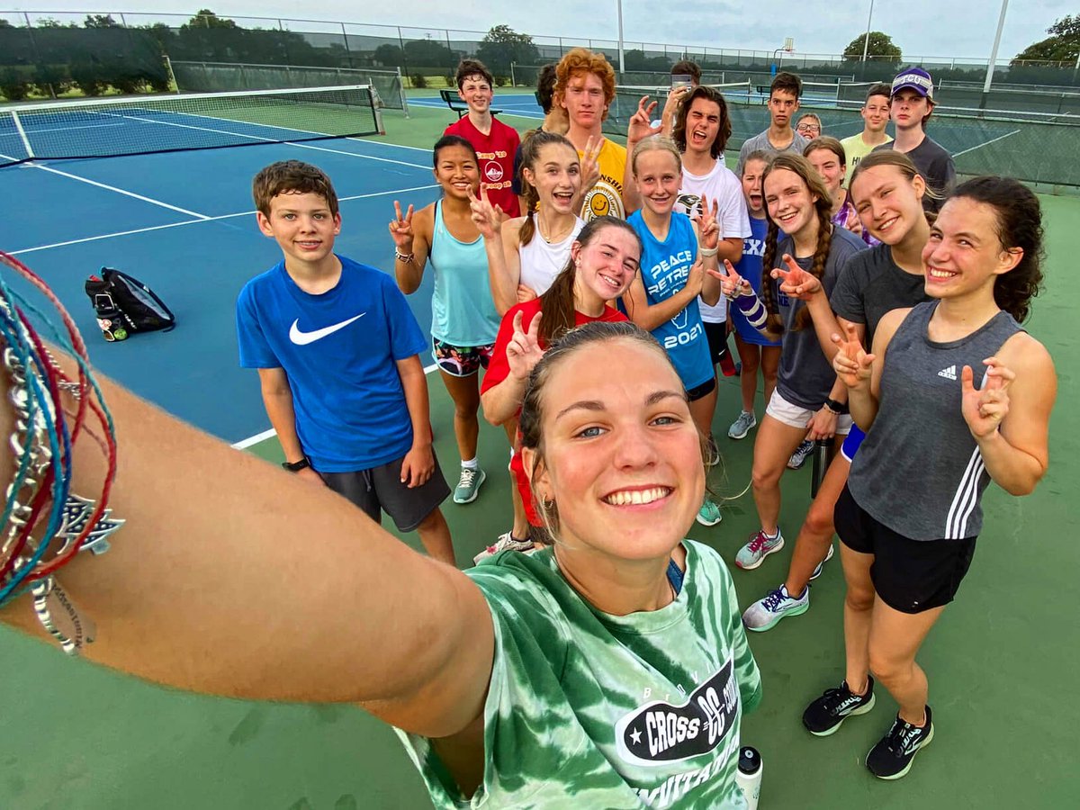 FlyinHawkCC's tweet image. Today’s guest photographer at practice …McKinnan 📸 #solidpractice #4 #gohawks #talonsup #bhshawknation @Birdville_High @MckinnanB