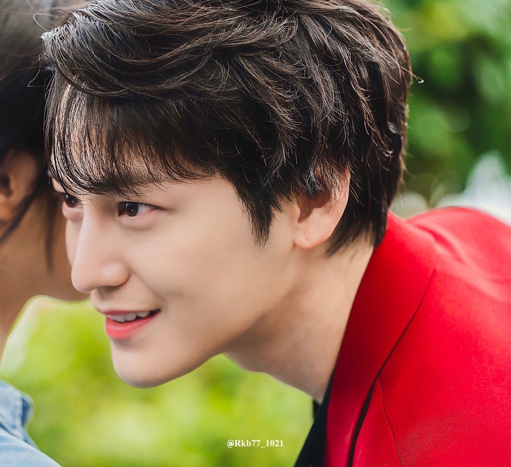 저 상태에서 젖살만 빠져서 더 짜릿해짐 얼굴이 그대로야