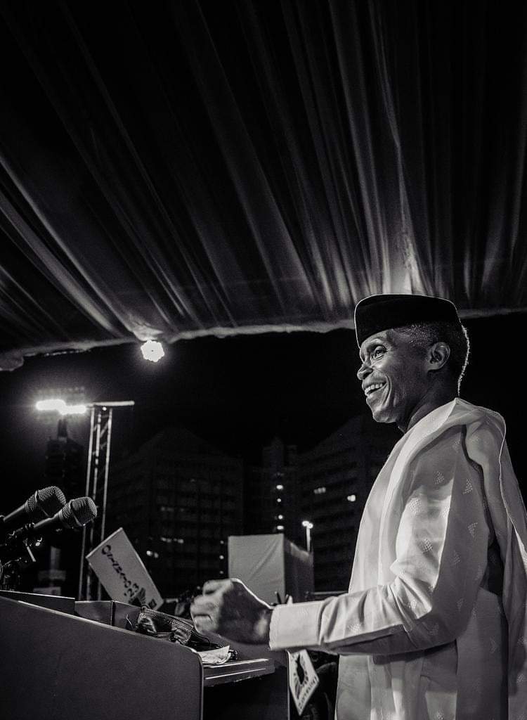 Azumar_50's tweet photo. We smiled at last. ✔️✔️✔️✔️✔️
#OsinbajoTheRealHero https://t.co/SXHWrltNiZ