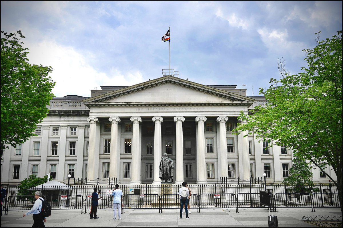 TreasuryHistory's tweet photo. Last week Secretary Janet Yellen raised the Pride Flag above the Treasury building for the first time ever honoring #pridemonth.
#ustreasury #treasury #treasurydepartment #pridemonth2022 #pride #pride2022 #prideflag #lgbtq #lgbtqplus https://t.co/nqEvoByGeI