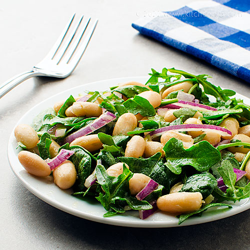 White Bean and Fresh Greens Salad — arugula and spinach zip up this hearty summer salad: kitchenriffs.com/2022/06/white-…