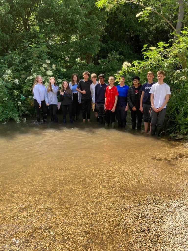 CGS_Geography's tweet image. Mrs Davis&apos; group getting to grips with the cross-section of the #RiverMisbourne and Henry finding out he&apos;s got one heck of a hole in his wellie boot. #NationalFieldworkWeek