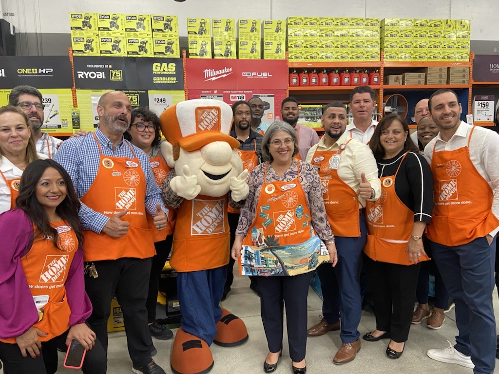 Honored to have @MayorDaniella join us for a #HDStoreWalk at store #6306 in Pinecrest, FL with SM Mike Rivera, DM @VegaMapvega, RVP @SantiBernardez, and our special guest Homer to discuss community partnerships, skilled trades, and workforce diversity 👏🧡