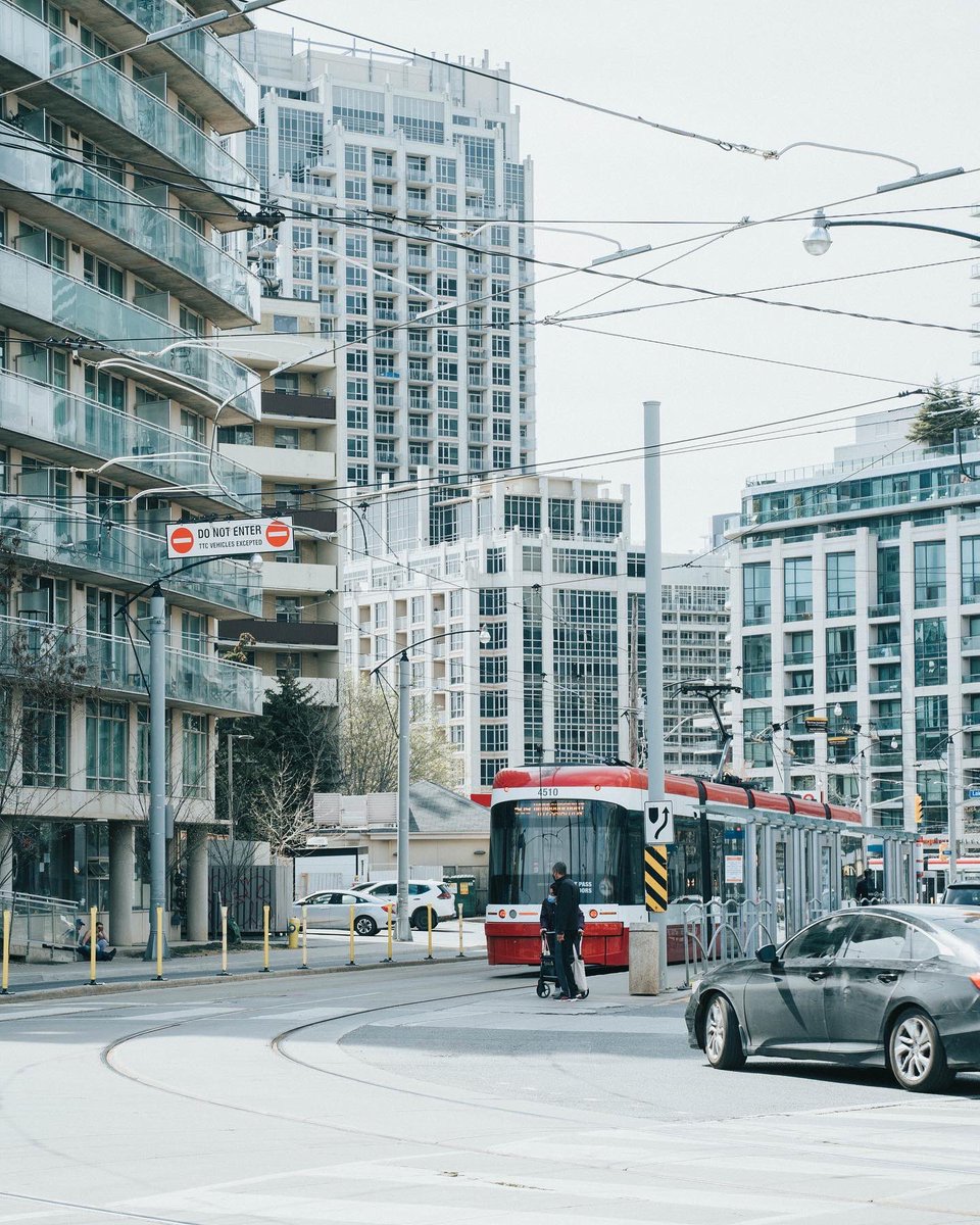 Streets of Downtown Toronto. 

#streetphotography #downtowntoronto #downtown #streetphotographyinternational #streetsoftoronto #toronto #photographer #streetcar #sony #sonyalpha #streetstyle #chintofunkarian