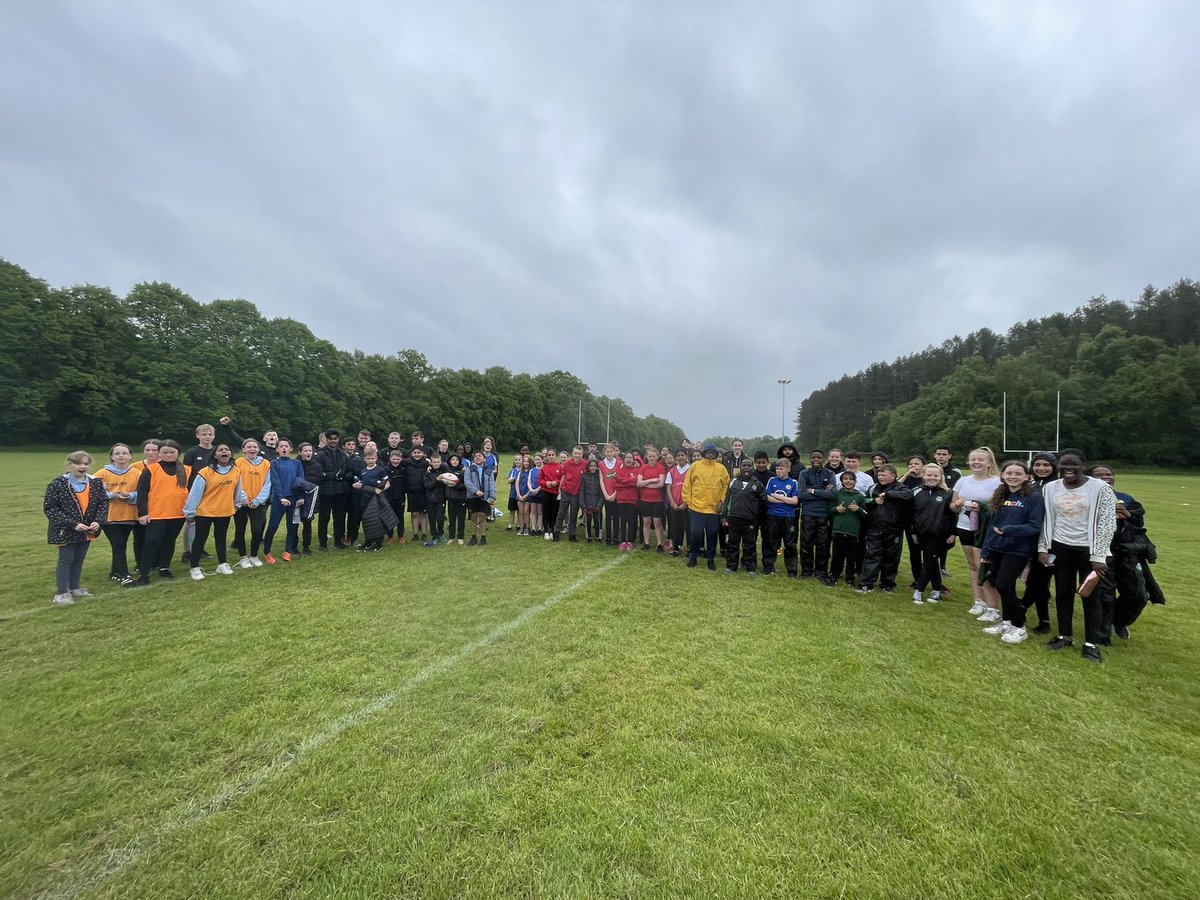 StPaulsPhysEd's tweet image. Thank you to @St_Angelas_Pri @StBernardsPS @vincents_st @stmarnockspri for coming along to our @CashBackScot School of Rugby tournament! Well done to our senior pupils who did an excellent job coaching 👏🏼 bursting with pride watching them all! #EveryonesGame #Confidence