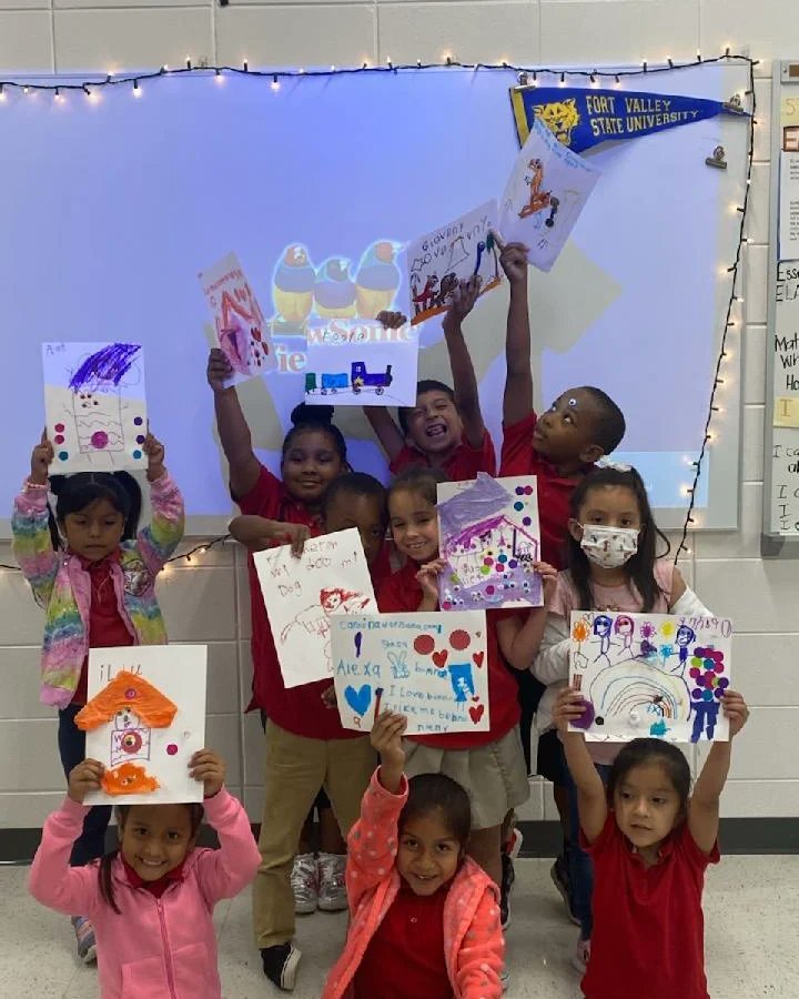 loopitupsav's tweet photo. Our Garden City Elementary students did an amazing job with their artwork inspired by "The Girl w/ the Big Big Questions" These artworks gave everyone a great opportunity to share their very own big big questions! @anglew5665 @CTAE4SCCPSS #SccpssEmbrace #LoopingLiteracyTogether https://t.co/rnkfVtbs21
