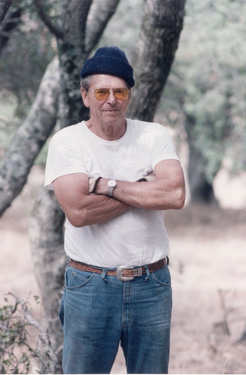 normalpols's tweet image. Ronald Reagan in casual clothing. 1980s.