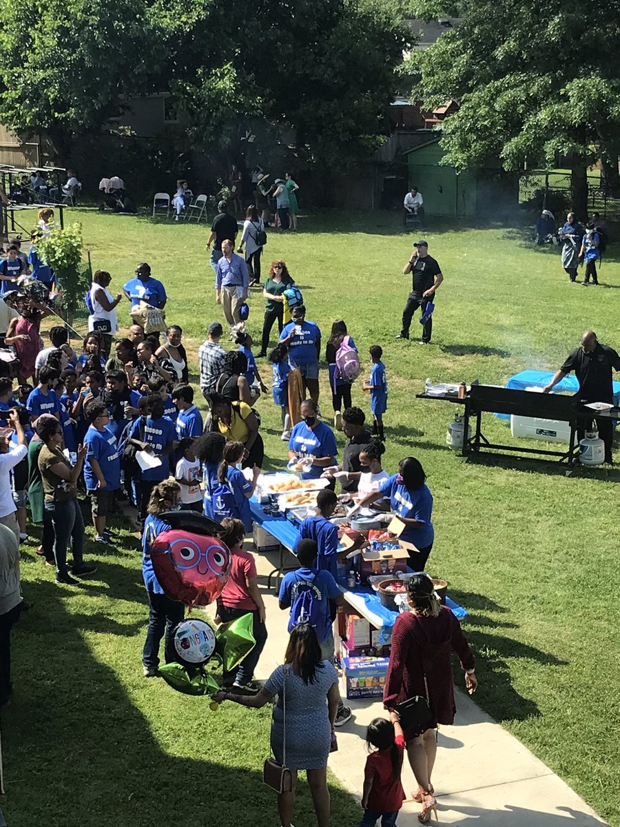 JKPolkACPS's tweet photo. Enjoy your picnic 6 th graders! #flystrong https://t.co/OjKlTC8AeY