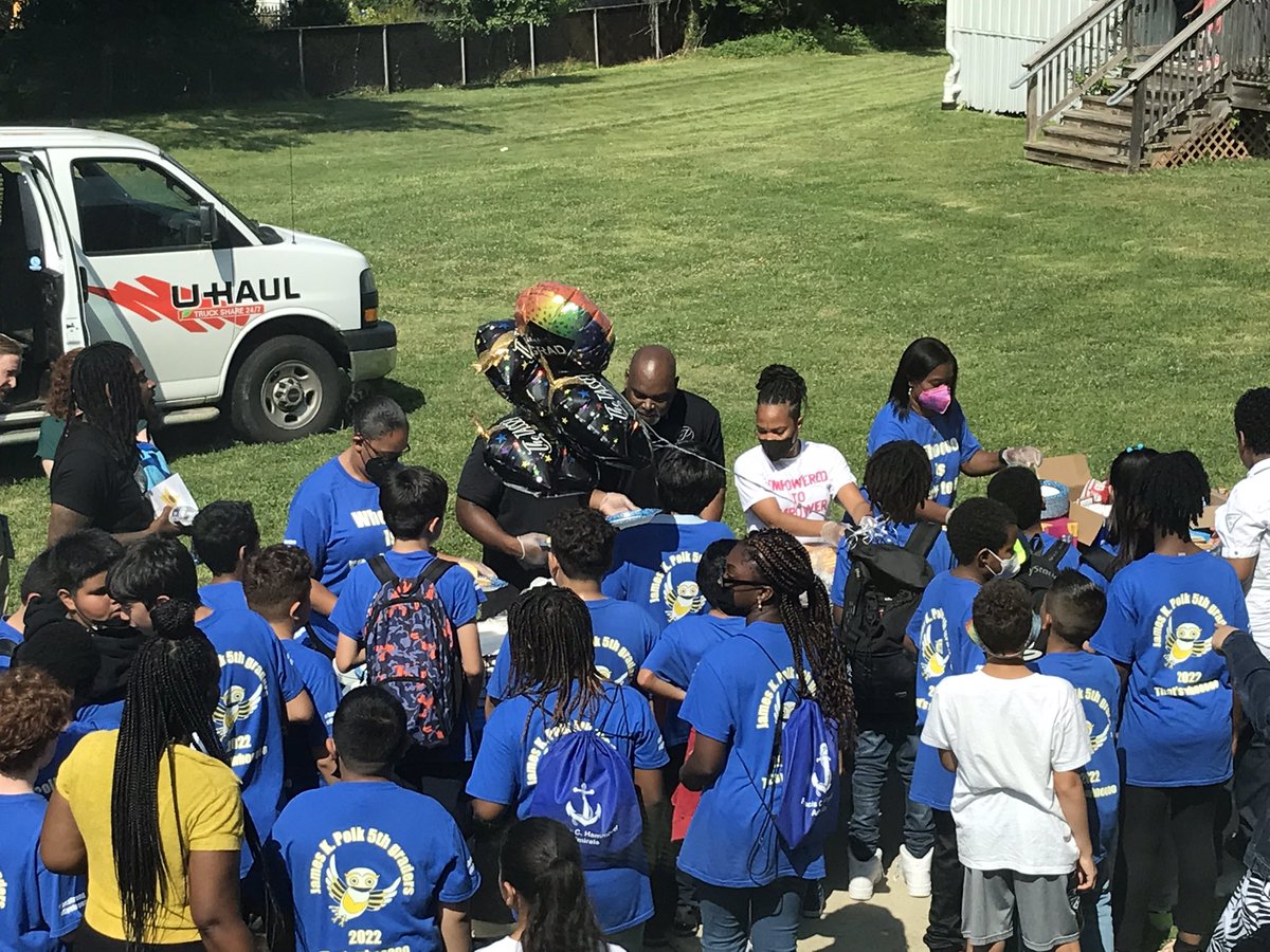 JKPolkACPS's tweet photo. Enjoy your picnic 6 th graders! #flystrong https://t.co/OjKlTC8AeY