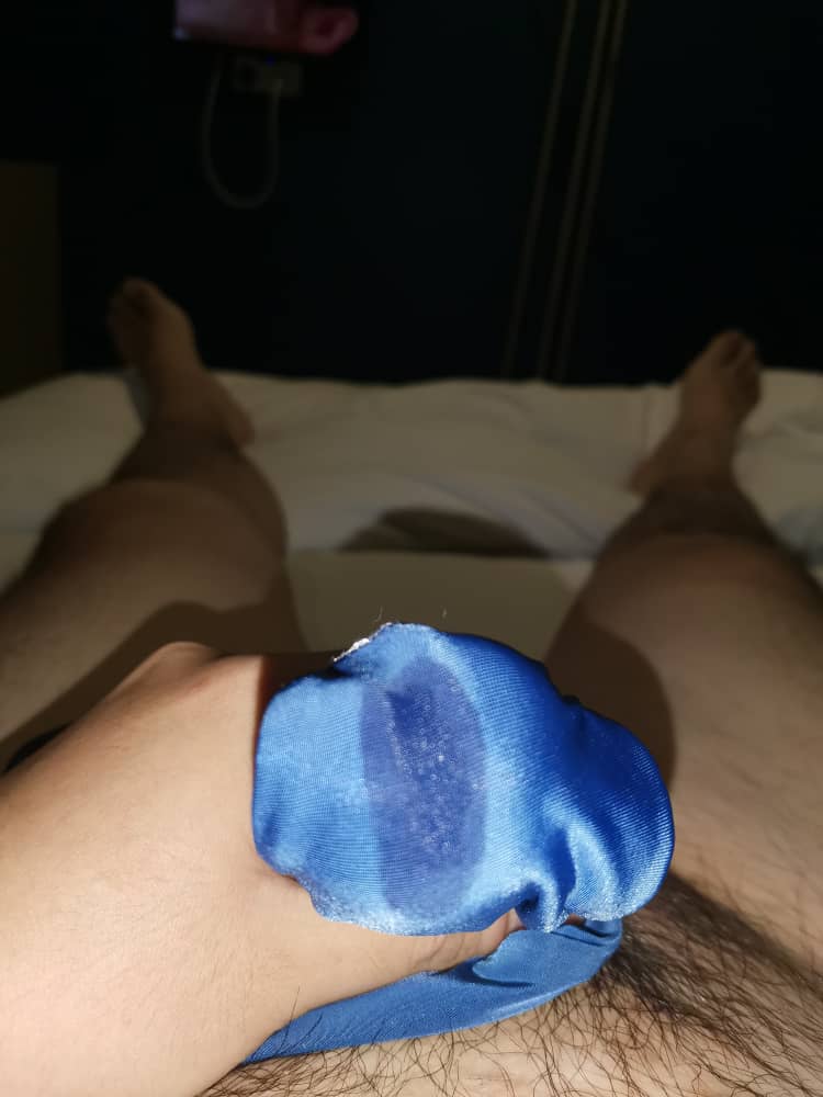 gfpanty's tweet photo. 21岁 vs 27女神级别少妇， 实在是太精彩了，内裤加上主人照片，使得要忍都忍不住出汁了， 多年多月的工作压力 感觉这个moment 要爆了 https://t.co/GaOP0idelX