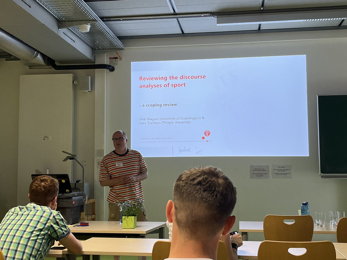 Great to see #DiscourseAnalysis being the focus of sociologists - here Ulrik Wagner presenting an ambitious project of writing a scoping review of DA in sports. #eassISSA2022 #ReNAppliedLinguisticsInSport #sportsdiscourse