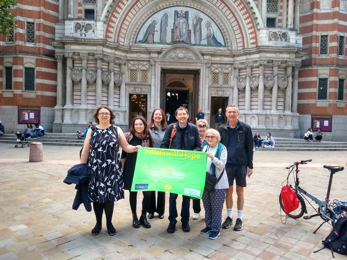 irishchaplaincy's tweet photo. #PicnicforHope Our team of walkers met this morning at @WestminsterCath for a short walk to St James' Park and a picnic in the sun.
Can you spare a few pounds to support our work? Donate at https://t.co/e9B2hz8oTN
#irishinlondon #fundraising #WalkWithHope https://t.co/guyMgZQ5l8