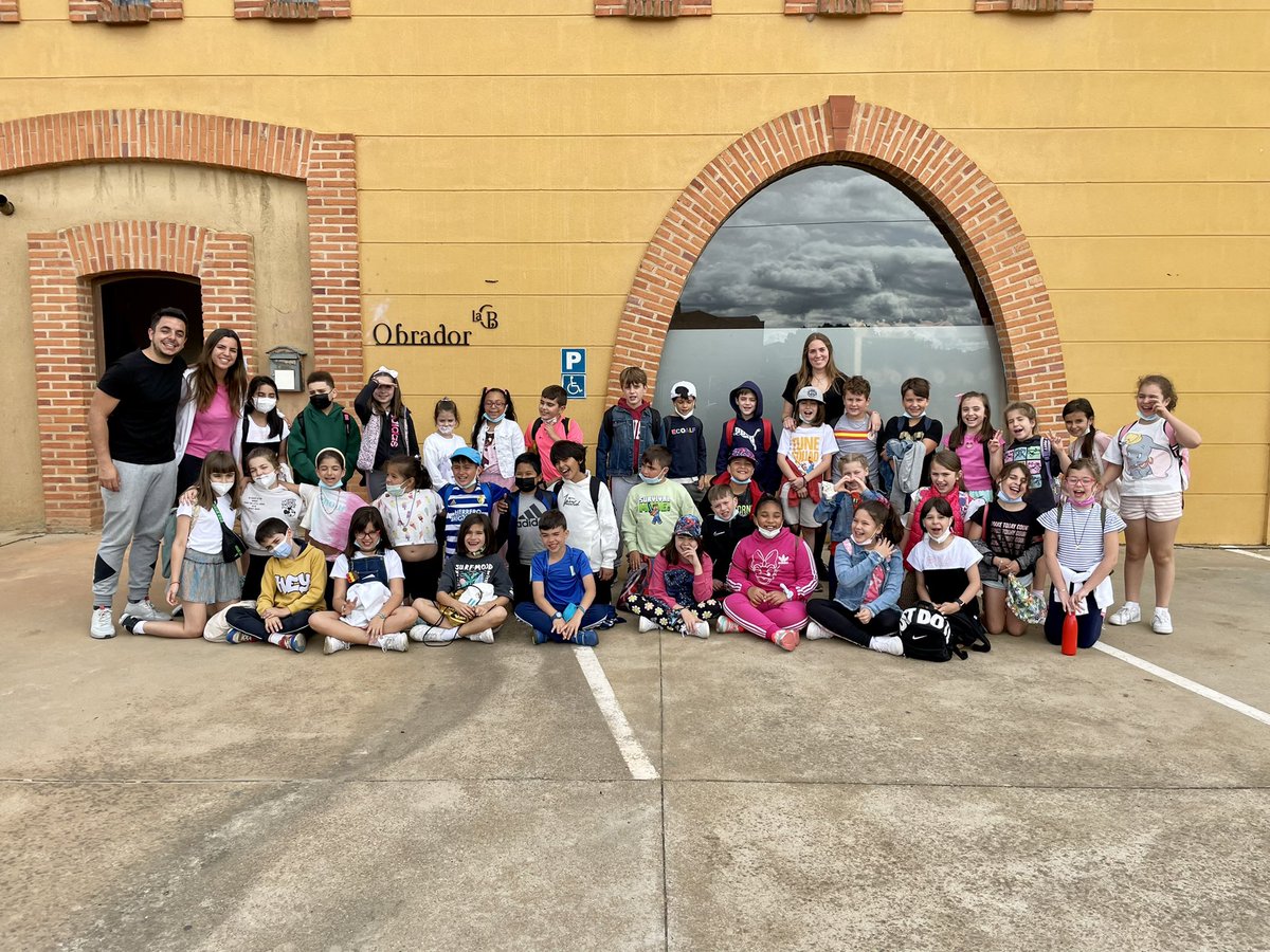 InmaculadaPonfe's tweet image. Nuestros alumnos de tercero de primaria han estado de excursión en Jiménez de Jamuz y el Val de san Lorenzo. 

Fue un bonito día donde profes y alumnos aprendimos y disfrutamos juntos. 😊 

#concepcionistas #excursiónescolar #educaciónprimaria #alfarería