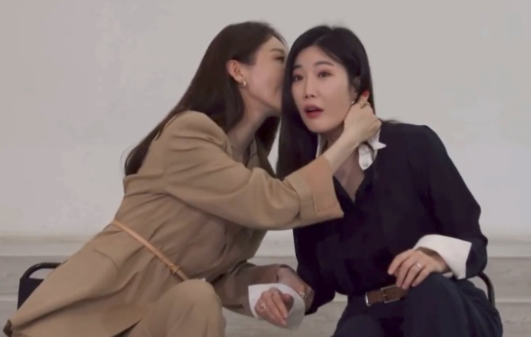 DuoDAVICHI222's tweet photo. 15년째 언니한테 말걸때 뒷목부터 끌어당기는 연하 https://t.co/V3oR1Nf2jg