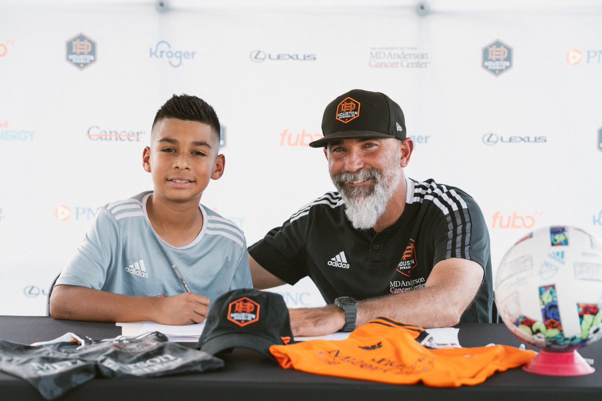 Rodo_Castilla's tweet photo. Signing Day @DynamoAcademy. Celebrating the dedication the clubs and players have shown on the way to this day #CatalystProgram #HoldItDown https://t.co/NhBkIrmI1Z