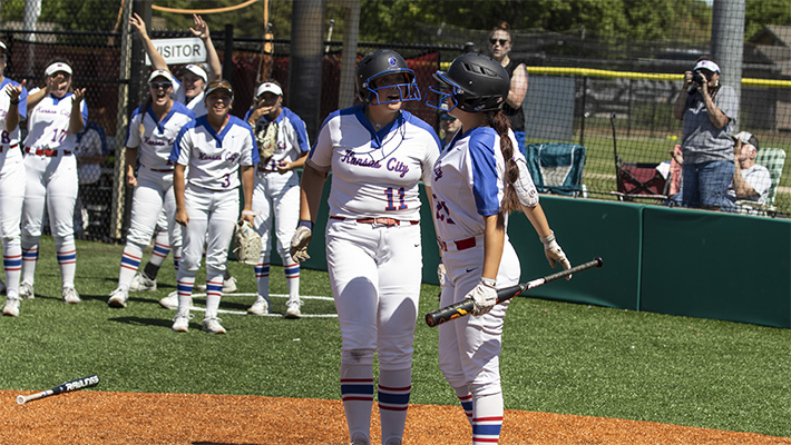 <a href="/KckSoftball/">KCKSoftball</a>'s Basler, Lester Named Softball NJCAA DII All-Americans. bluedevils.kckcc.edu/sports/sball/2…