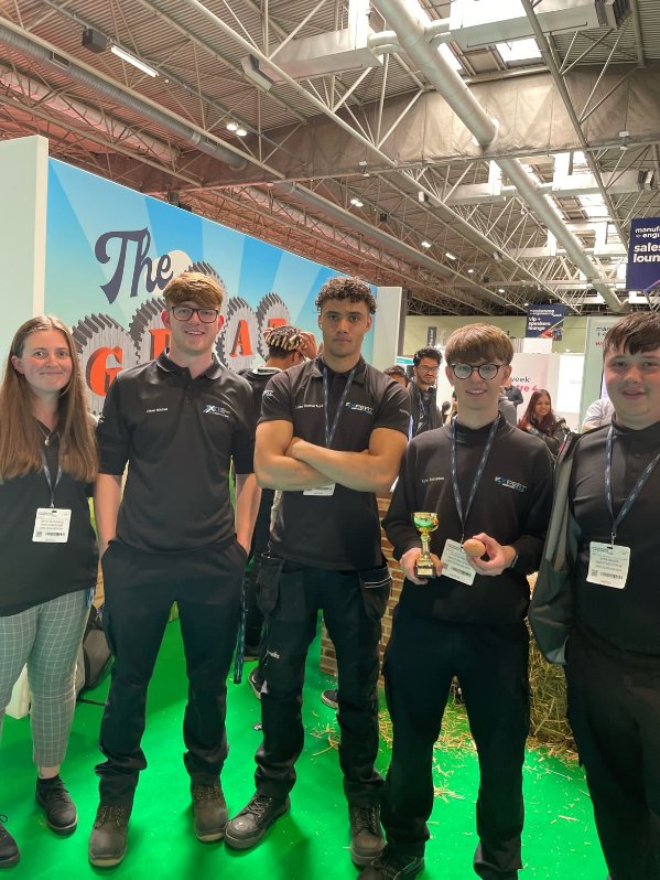 Congratulations to the apprentices at Expert Technologies Group for winning the first-ever egg race of @MandEWeek !!!
#eggstremesport #mandeweek #thegreateggrace