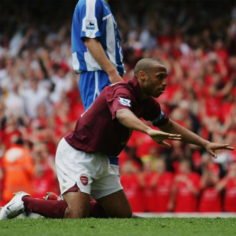 Gunnersc0m's tweet photo. "I kissed the ground because I knew I was never going to play in my garden again." - Thierry Henry on the final game at Highbury.
