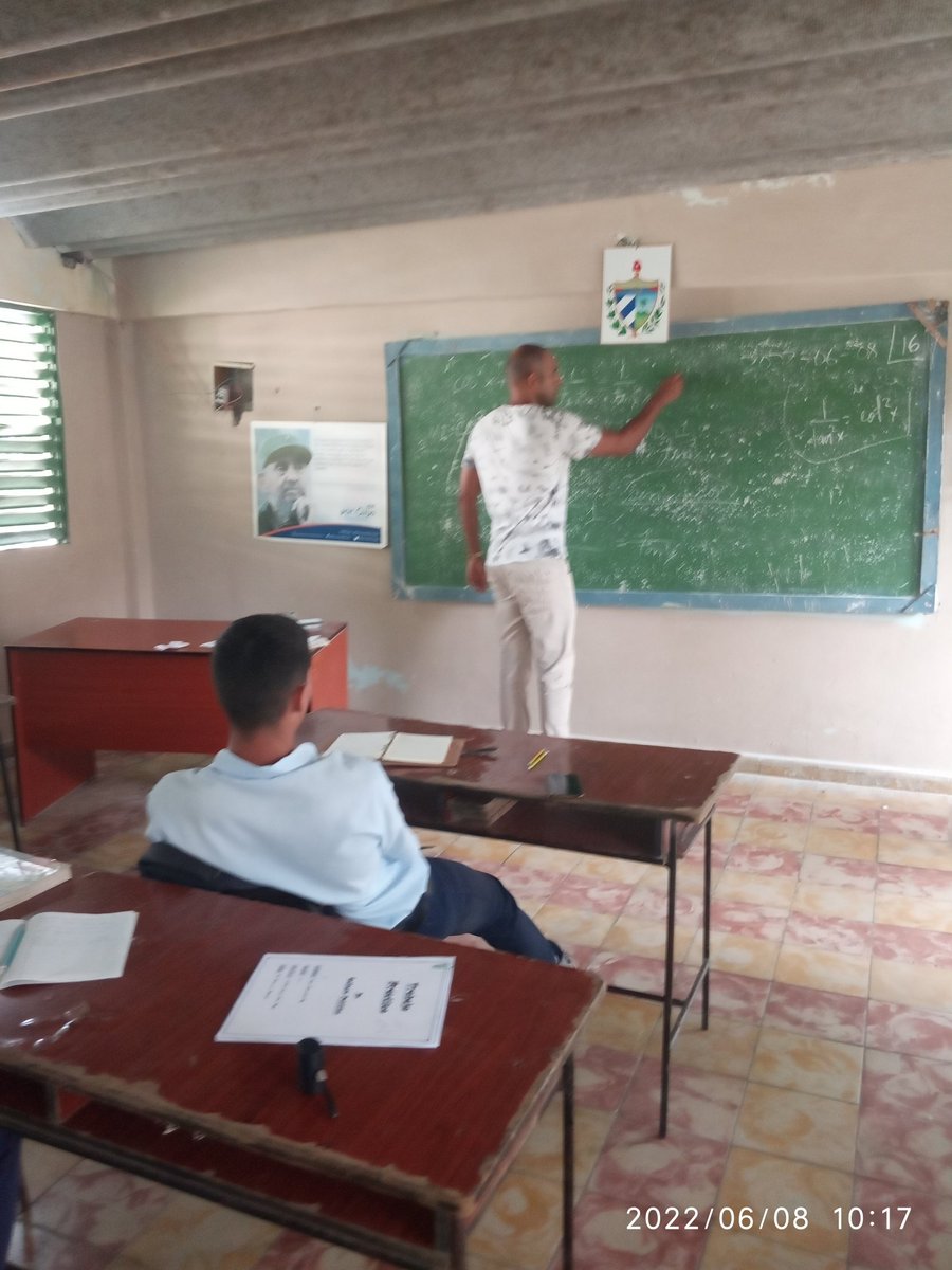 IpuEmma's tweet photo. En el día de hoy nuestro querido profesor Loenis Peinado Oliva se encuentra en su mejor momento impartiendo la asignatura de Matemática. #CubaMined #Cuba #CubaEduca #NoMasBloqueo #BamosPorMas https://t.co/pTM3ugoOYW