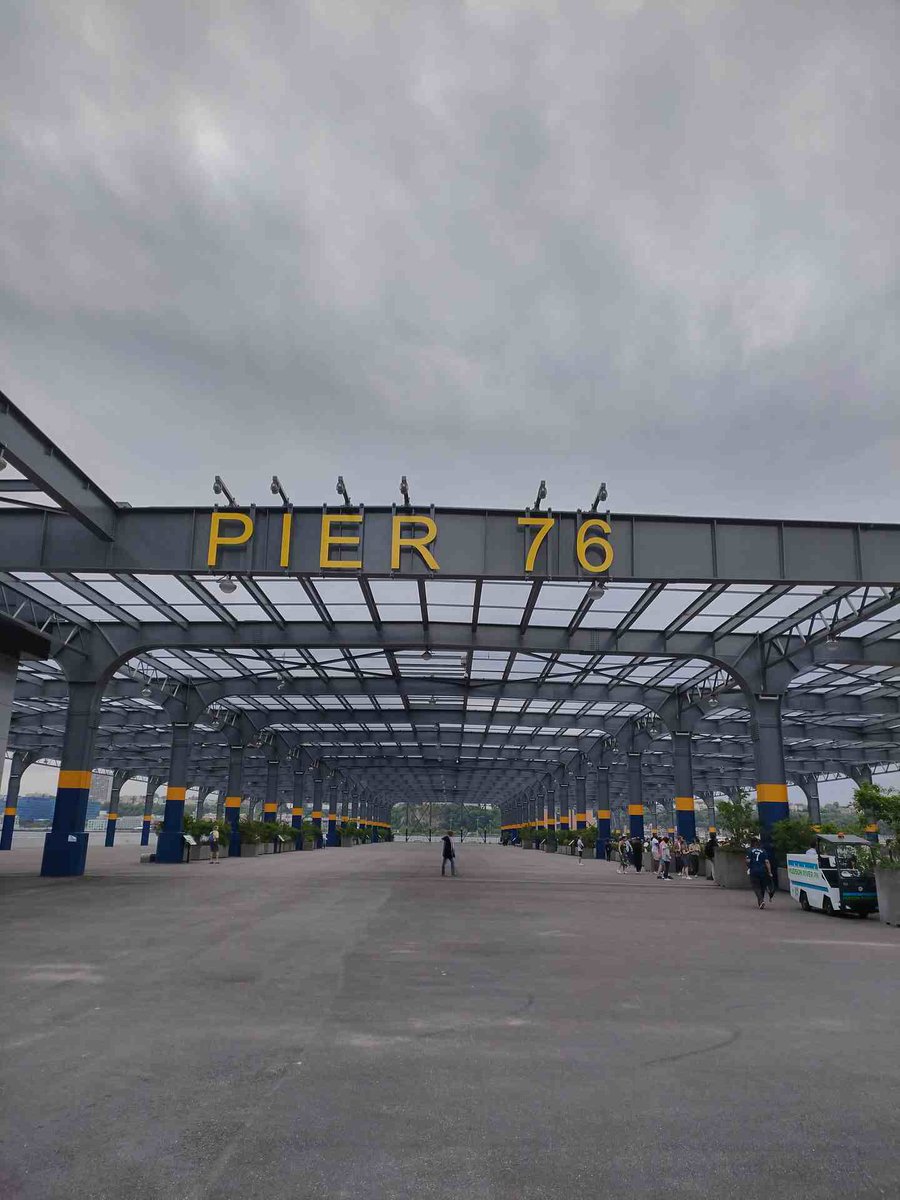 Walking in NYC I found the renovated Pier 76. Some photos I took a during a cloudy day nycmoments.nyc/nyc-landmarks/…
#pier76 #nyc #nycparks #visitnyc #publicparks #pier #docker #love #NewYorkCity #streetphotographer #inspiration #CodeNewbie #travelphotography #linux #java #js #LANDMARK