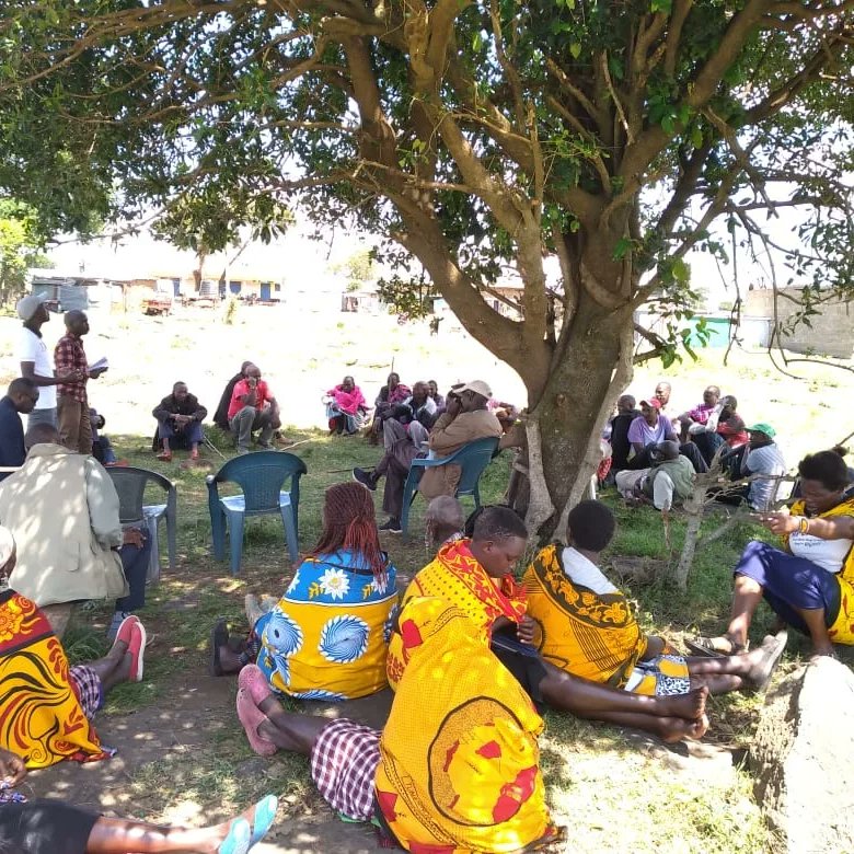 themaatrust's tweet photo. Our Maa Honey Team continues with the Beekeeping community mobilization and entry for 6 different villages in Maasai Mara. We have so far covered Lamek, Aitong', Endoinyoerinka and Mararianda
We appreciate our partnership with #GIZ
#beekeeping #MaaCommunity #maahoney #bush https://t.co/K7PFb7NHvw