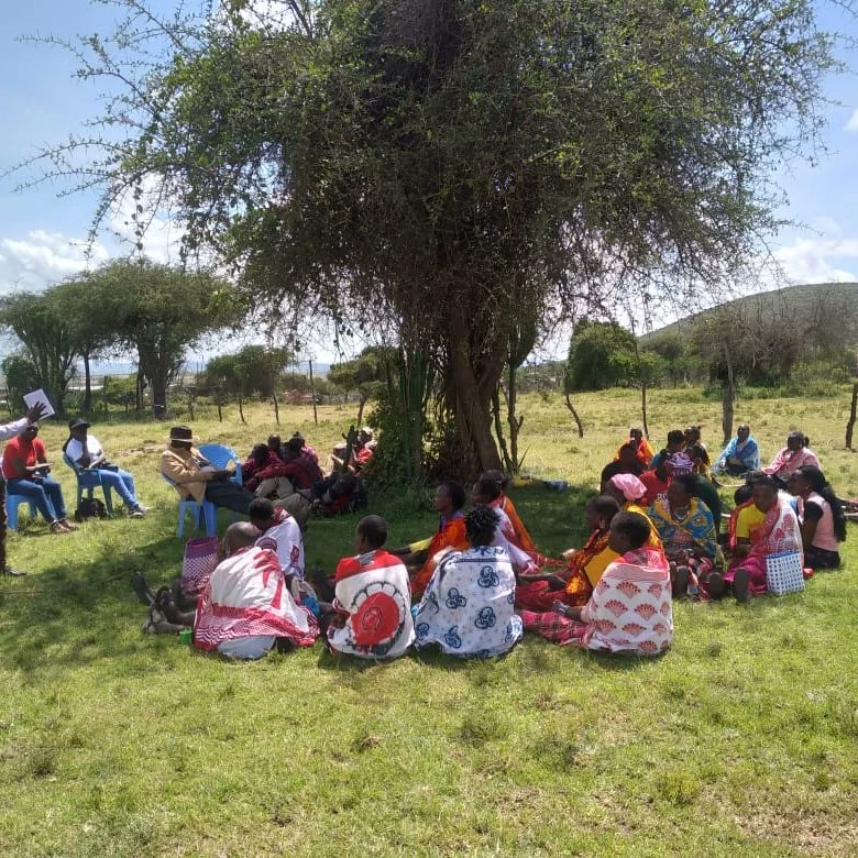 themaatrust's tweet photo. Our Maa Honey Team continues with the Beekeeping community mobilization and entry for 6 different villages in Maasai Mara. We have so far covered Lamek, Aitong', Endoinyoerinka and Mararianda
We appreciate our partnership with #GIZ
#beekeeping #MaaCommunity #maahoney #bush https://t.co/K7PFb7NHvw