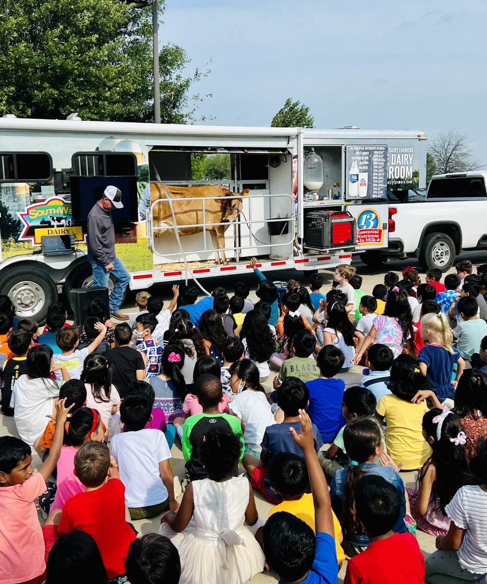 Marshmallow the Cow came to visit today! #summerschool #friscoisd <a href="/FISD_ECS/">FISD Early Childhood School</a> <a href="/McSpeddenES/">McSpeddenES</a> <a href="/scott_elem/">Scott Elementary</a>