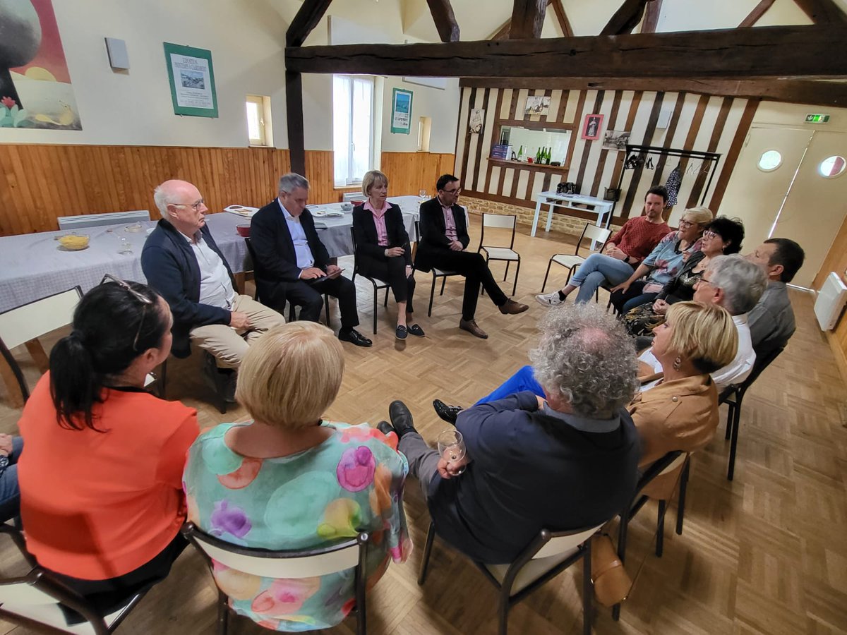 VeroLouwagie's tweet photo. #electionslegislatives2022 #avecVL #ducoeuretdelaction #Circorne2 
Merci à @xavierbertrand, Président de la Région des Hauts de France, présent à mes côtés à l'approche du premier tour des élections législatives (dimanche 12 juin). https://t.co/B6NCU1aJRF